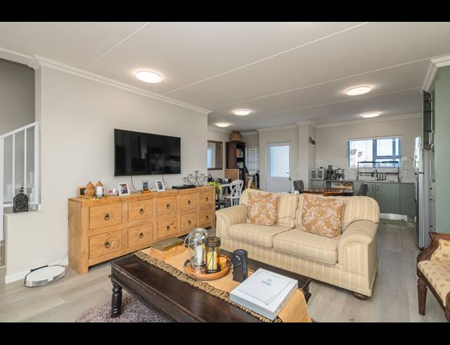 2 BEDROOM TOWNHOUSE SOLD IN SUNNINGDALE
